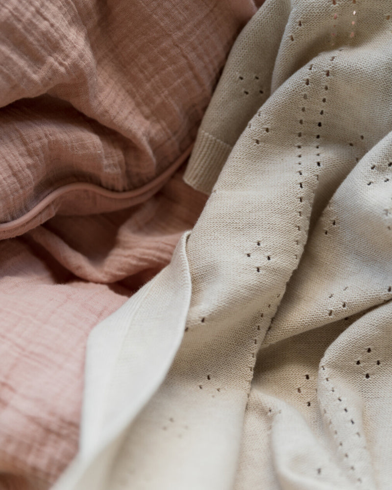 knitted pointelle blanket / ivory