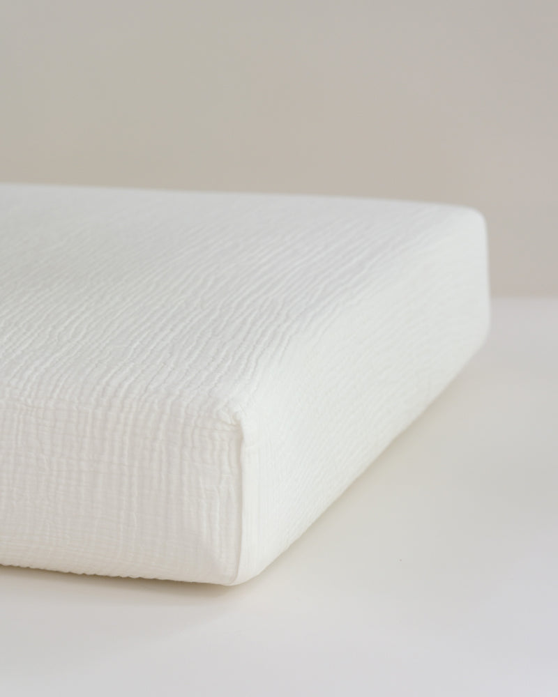 speckle fitted sheet / 2-layer gauze - ships oct. 10