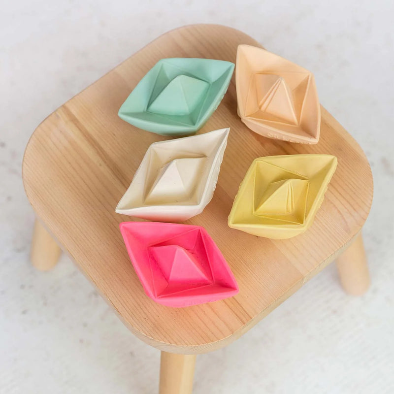 origami boat bath toy / vanilla