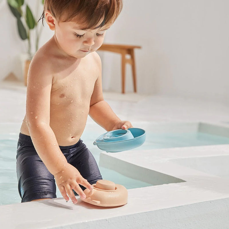 rubber convertible boat / pastel blue