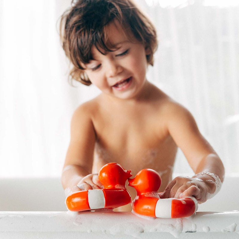 flo the floatie bath toy / red