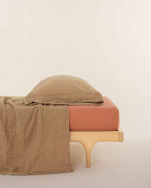sale bundle // 2 pillowcases & king bed blanket